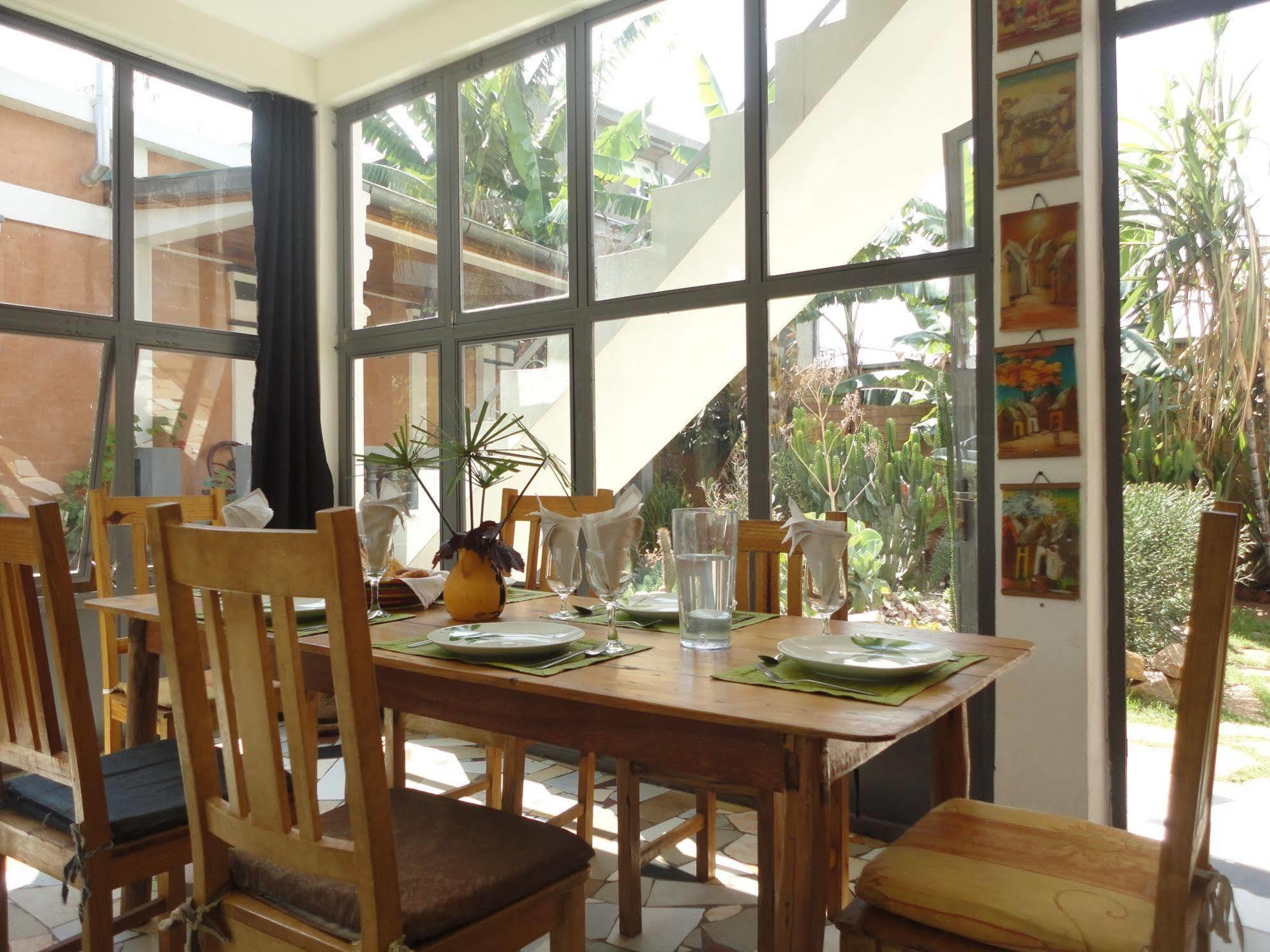 Meva Guesthouse Ανταναναρίβο Εξωτερικό φωτογραφία